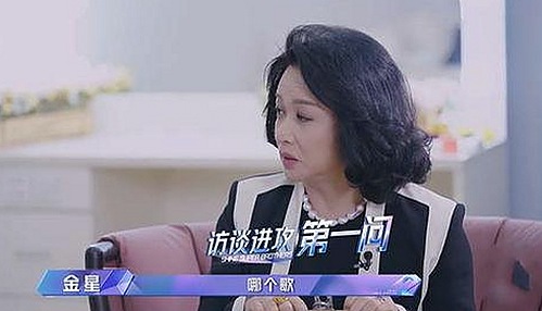 从校园到成人圈：反差巨大 网红兔兔的双面生活揭秘